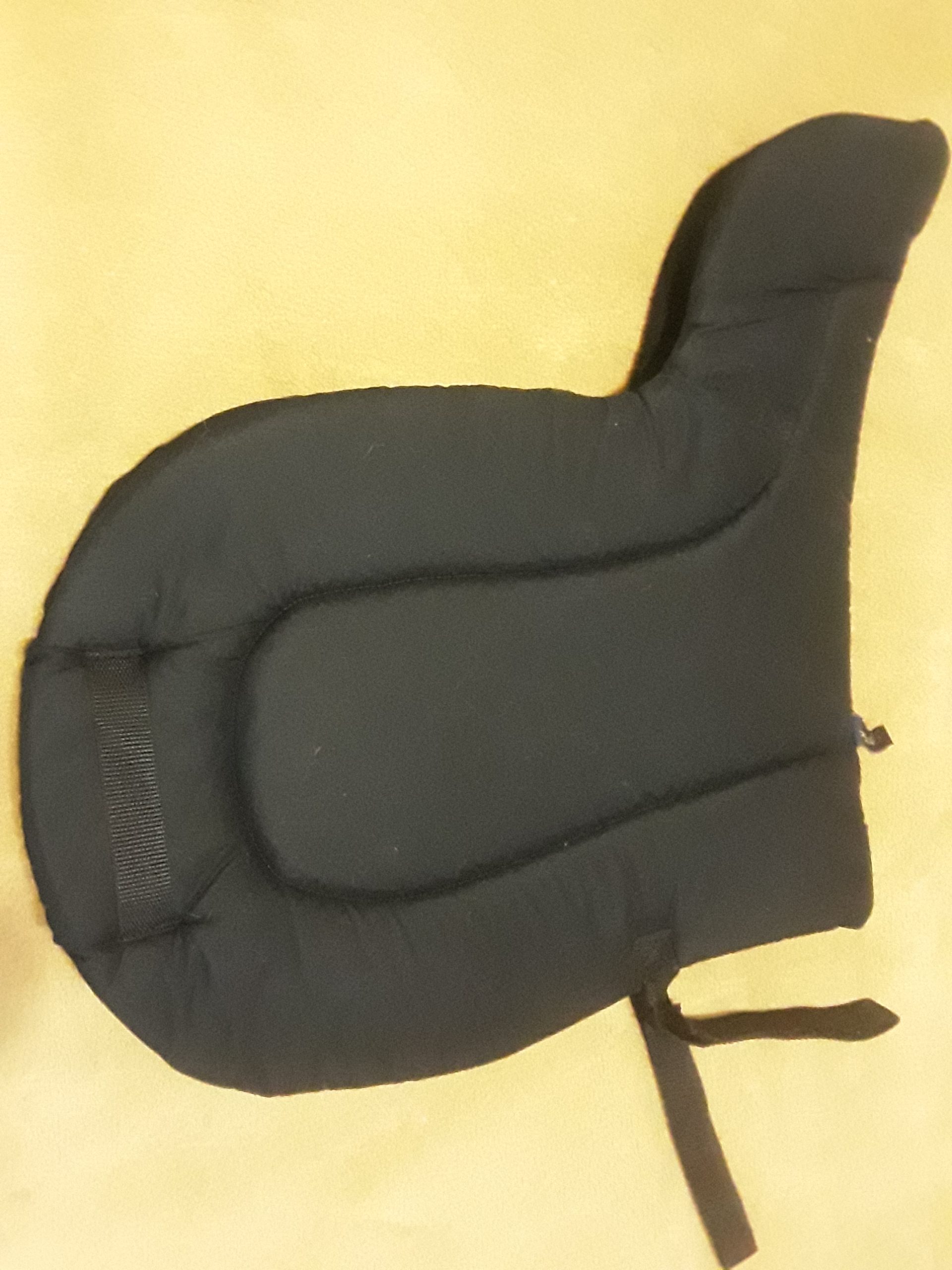 Shaped dressage numnah